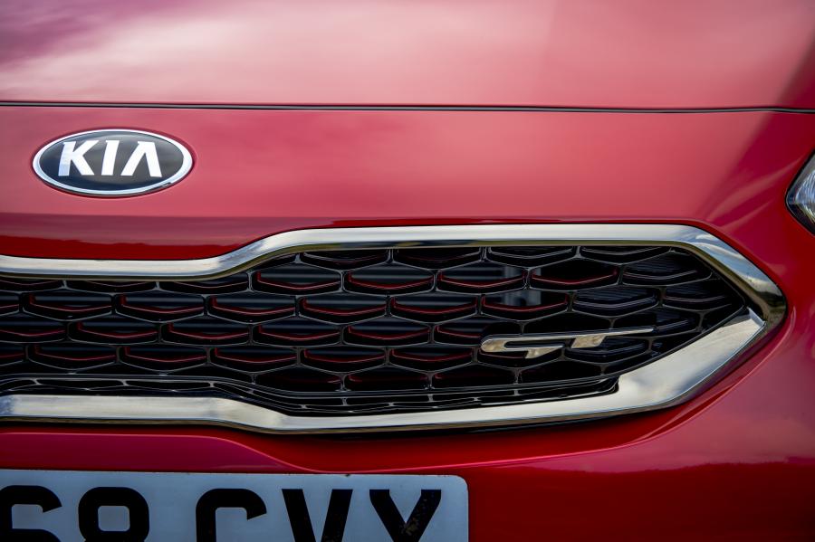 Детали экстерьера Kia Ceed GT 2019 года  (UK) (фото 34 из 43)